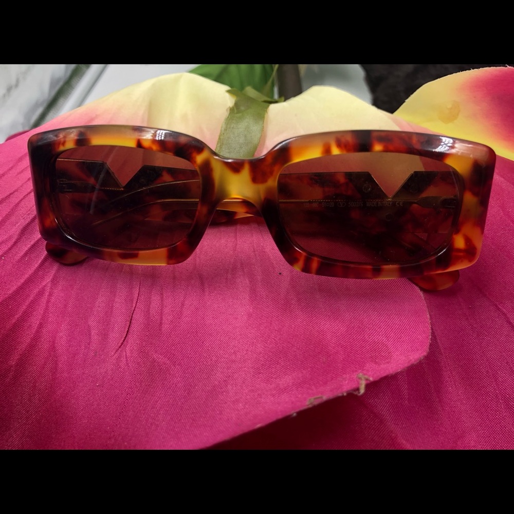 Emmanuelle Sun Glasses 🕶